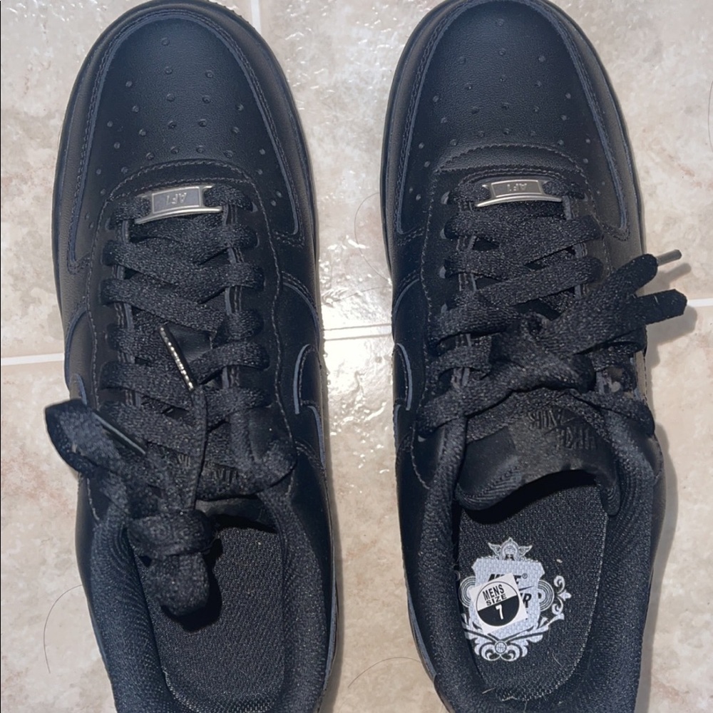 NEVER WORN . I DONT HAVE THE BOX